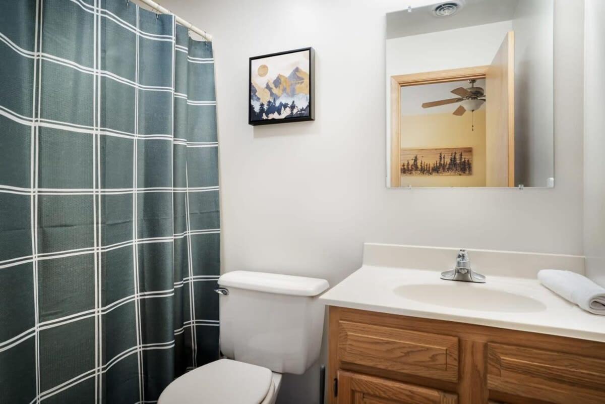 Modern Retreat W Hot Tub, Deck & Resort Amenities Berkeley Springs Eksteriør billede