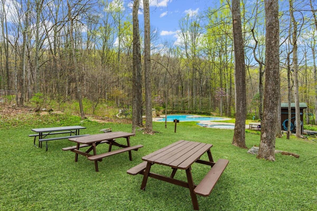 Modern Retreat W Hot Tub, Deck & Resort Amenities Berkeley Springs Eksteriør billede