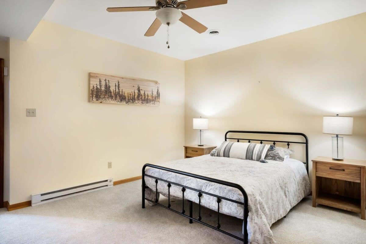 Modern Retreat W Hot Tub, Deck & Resort Amenities Berkeley Springs Eksteriør billede